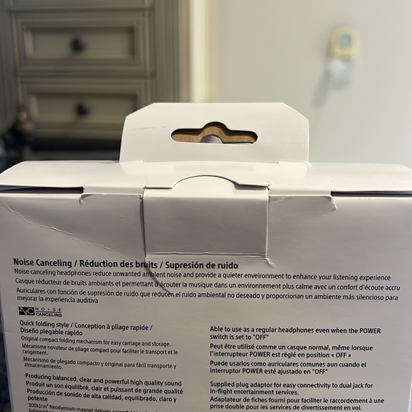 Sony noise cancelling wired headphones - Picture 2 of 4